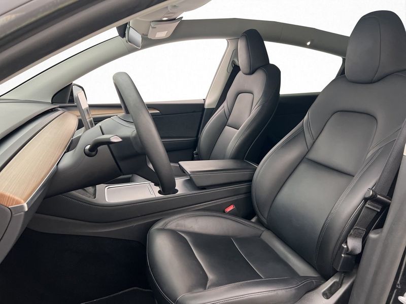 Tesla Model Y bild 13