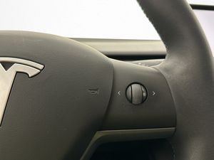 Tesla Model Y bild 17