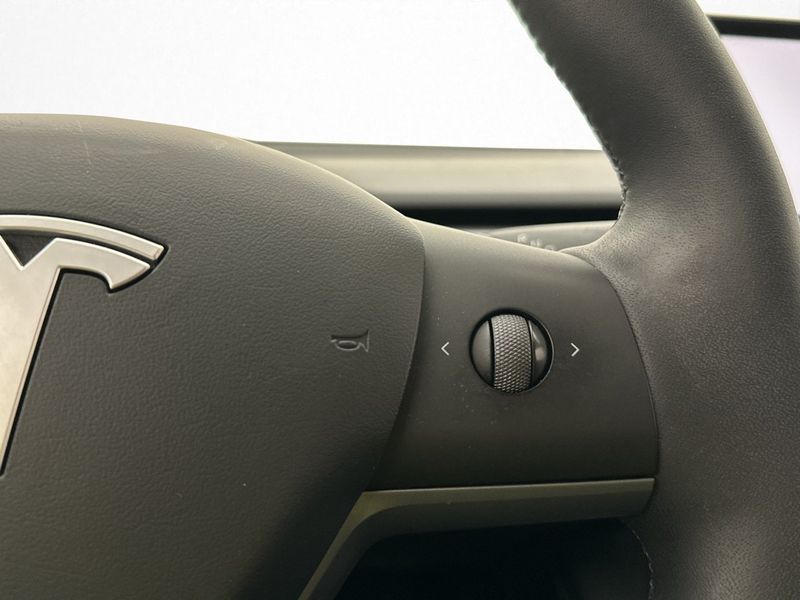 Tesla Model Y bild 17