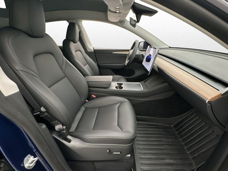 Tesla Model Y bild 27