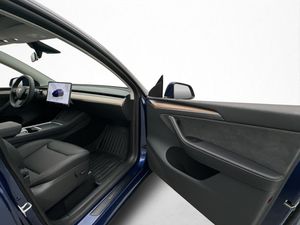 Tesla Model Y bild 26