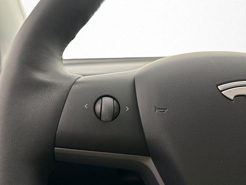 Tesla Model Y bild 16