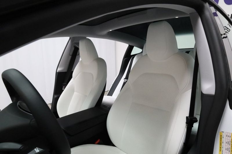 Tesla Model 3 bild 7