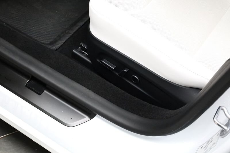 Tesla Model 3 bild 13