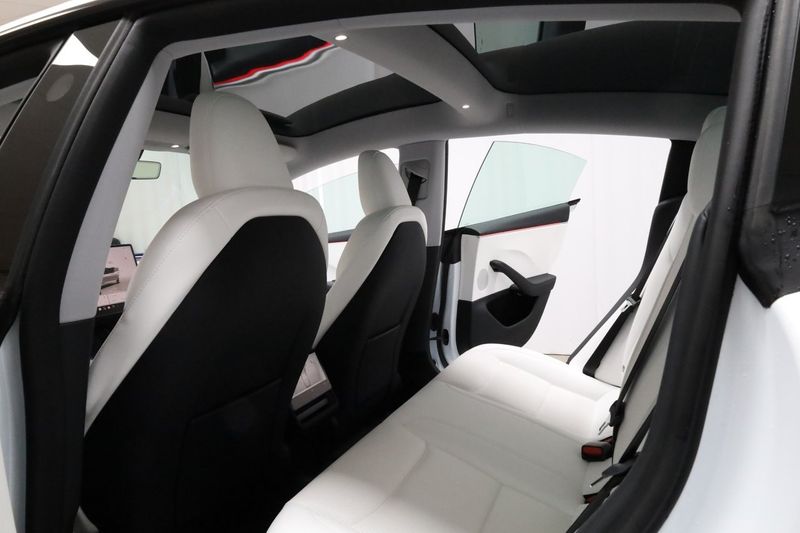 Tesla Model 3 bild 11
