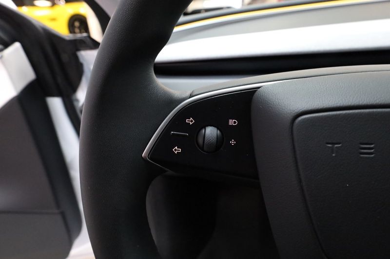 Tesla Model 3 bild 20