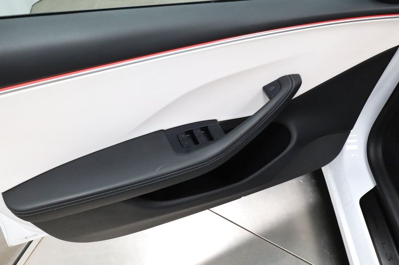Tesla Model 3 bild 12