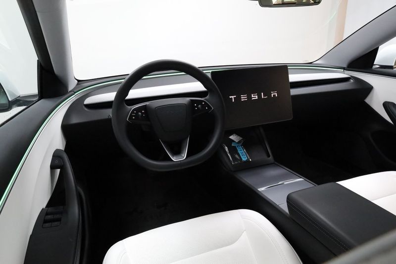 Tesla Model 3 bild 3