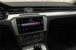 Volkswagen Passat bild 13