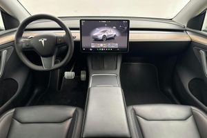 Tesla Model Y bild 6