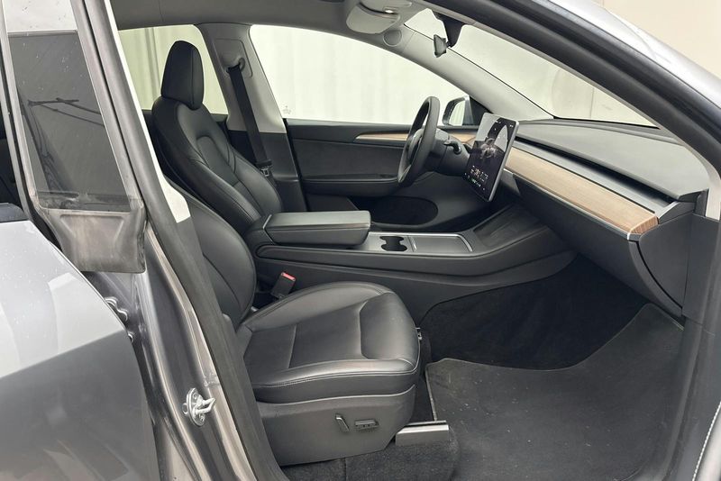 Tesla Model Y bild 7