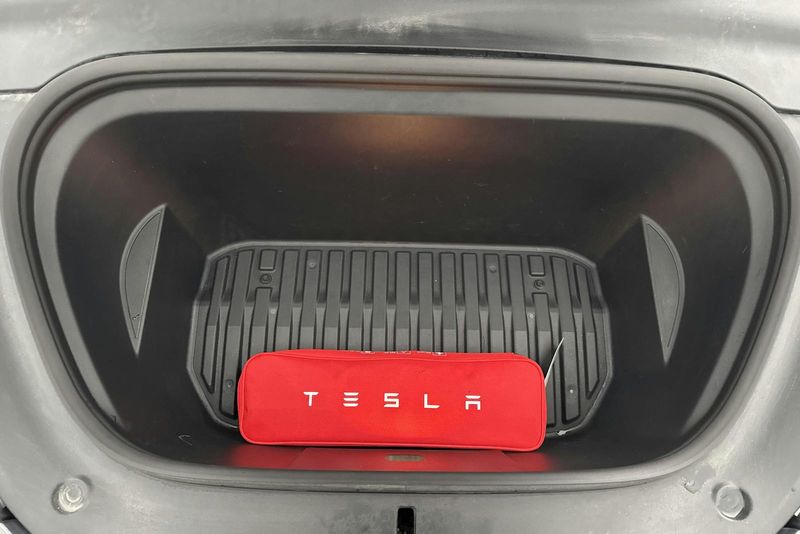 Tesla Model Y bild 9