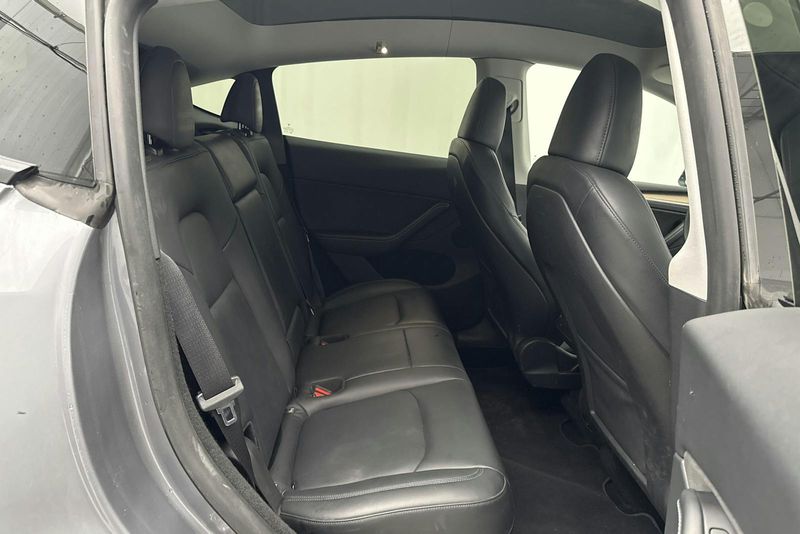 Tesla Model Y bild 8