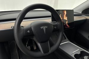 Tesla Model Y bild 18