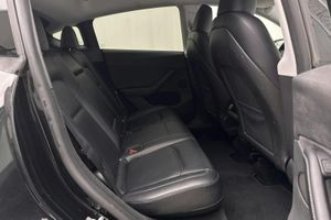 Tesla Model Y bild 8