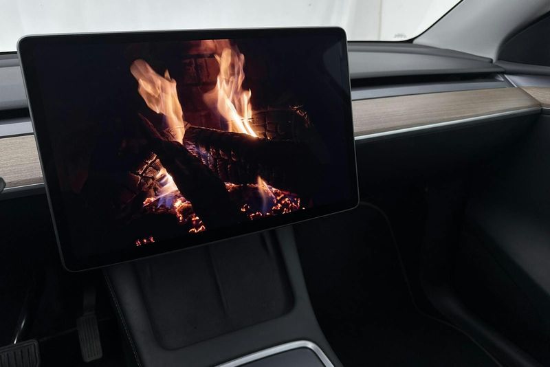 Tesla Model Y bild 17
