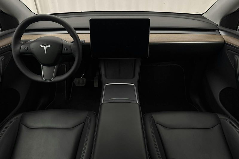 Tesla Model Y bild 6