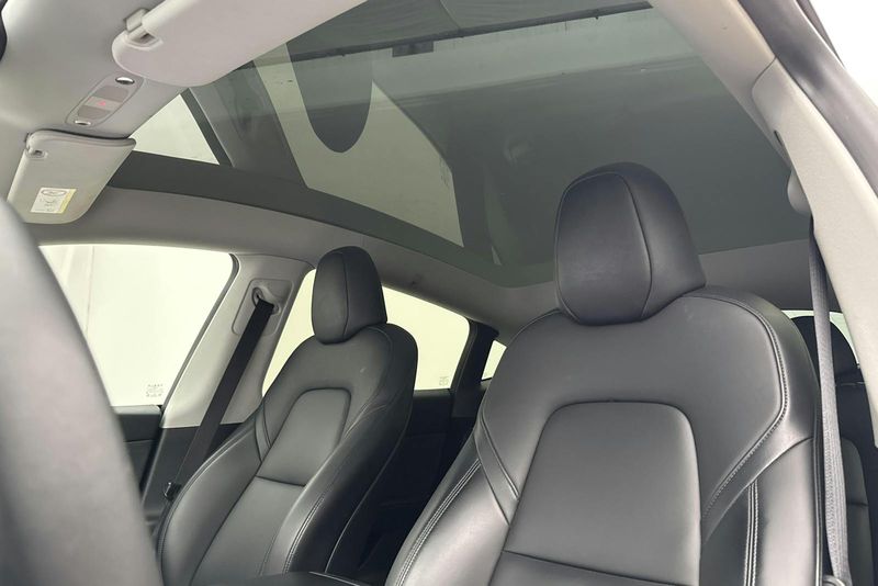 Tesla Model Y bild 19