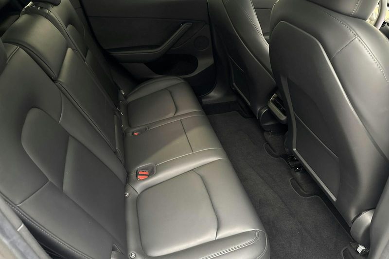 Tesla Model Y bild 8