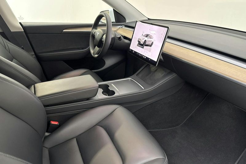 Tesla Model Y bild 7