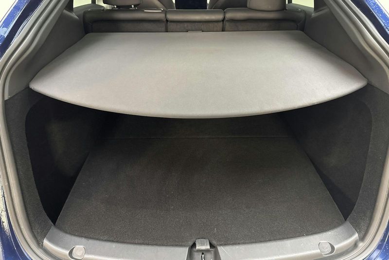 Tesla Model Y bild 9
