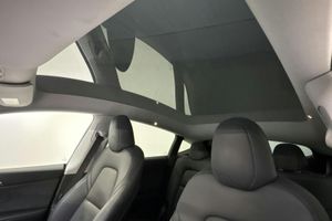 Tesla Model Y bild 16