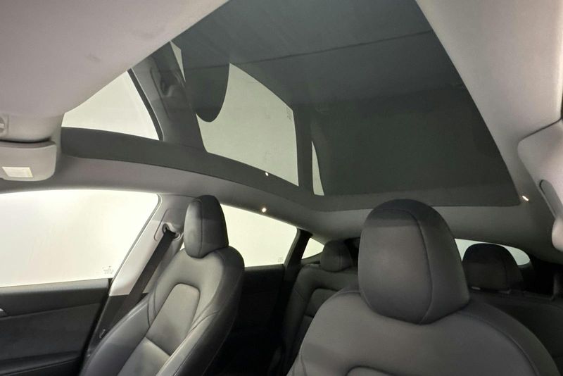 Tesla Model Y bild 16