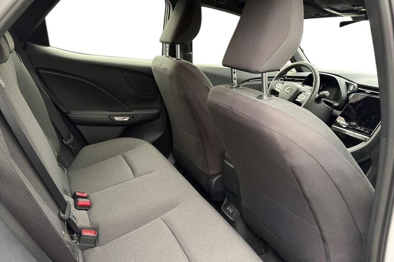 Lexus LBX bild 7