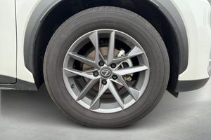 Lexus LBX bild 15