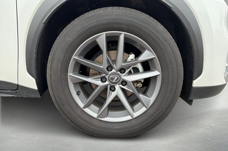 Lexus LBX bild 15
