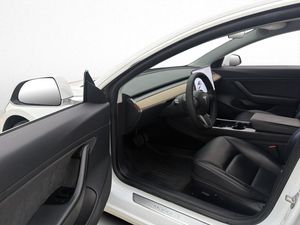 Tesla Model 3 bild 12