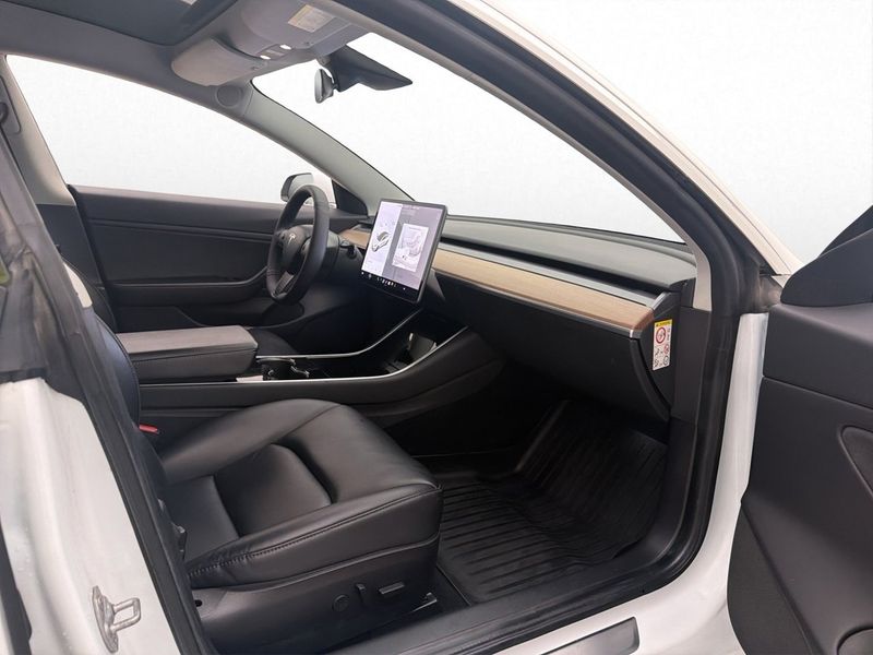 Tesla Model 3 bild 17