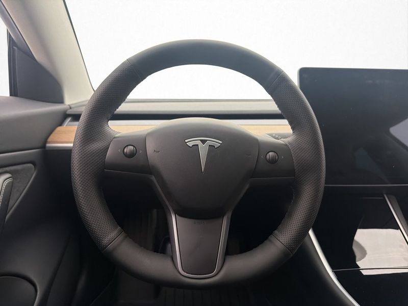Tesla Model 3 bild 15