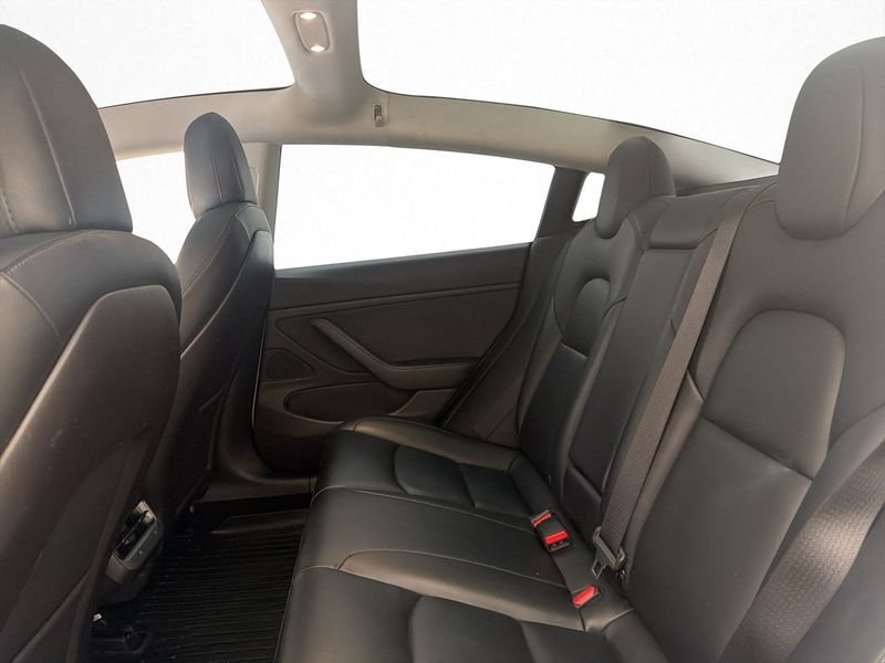 Tesla Model 3 bild 18