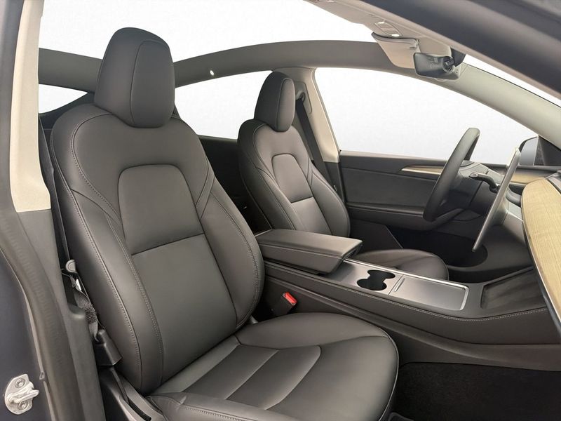 Tesla Model Y bild 16