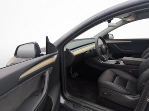 Tesla Model Y bild 12