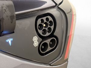 Tesla Model Y bild 32