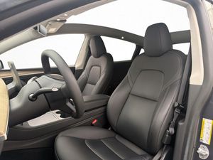 Tesla Model Y bild 13