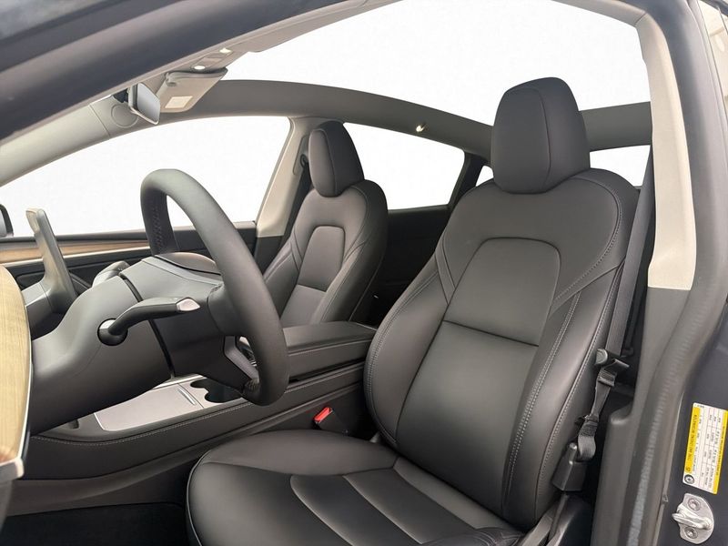 Tesla Model Y bild 13