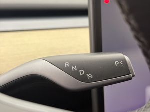 Tesla Model Y bild 21