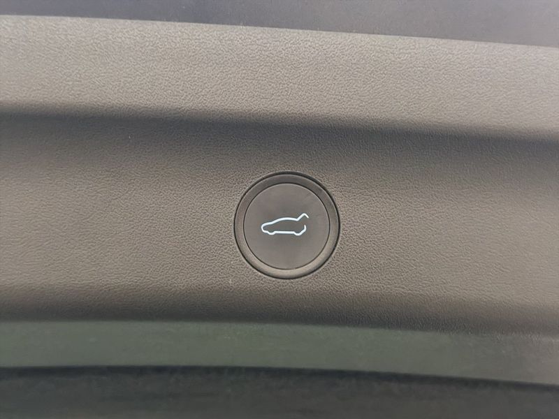 Tesla Model Y bild 31