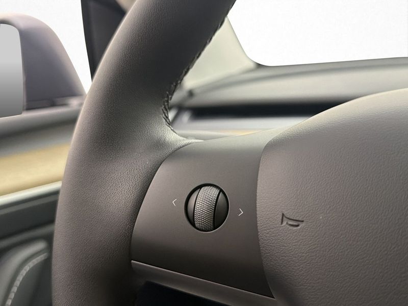 Tesla Model Y bild 19