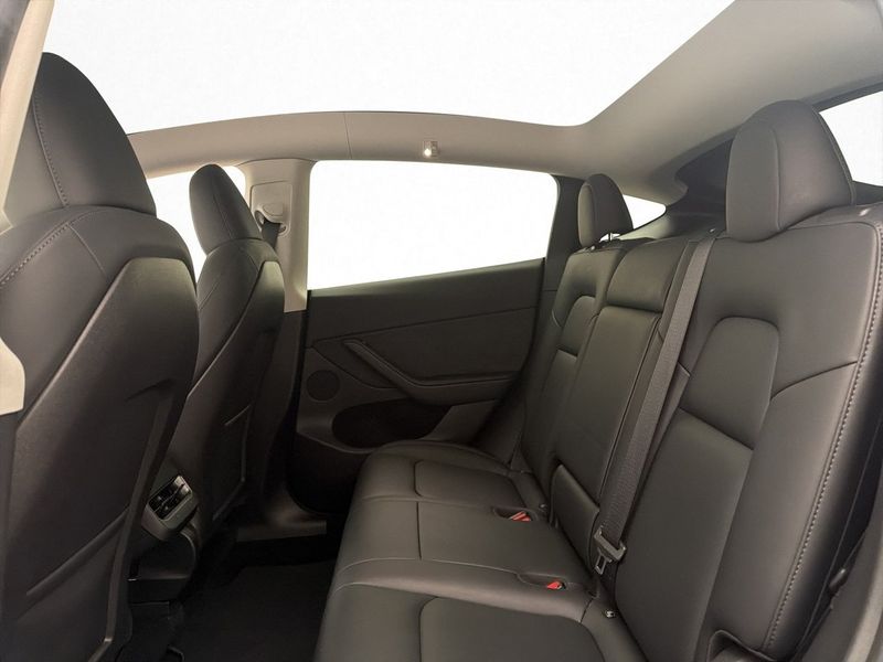 Tesla Model Y bild 18
