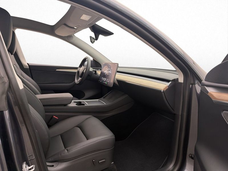 Tesla Model Y bild 17