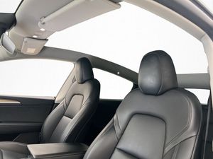 Tesla Model Y bild 18