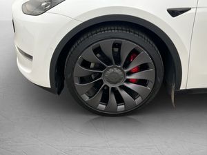 Tesla Model Y bild 32
