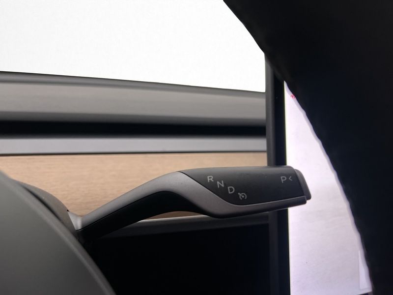 Tesla Model Y bild 21