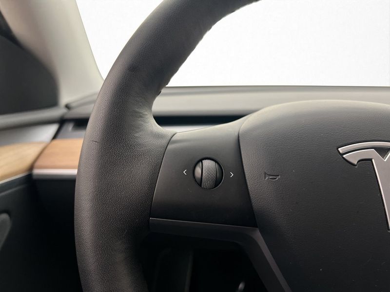 Tesla Model Y bild 19