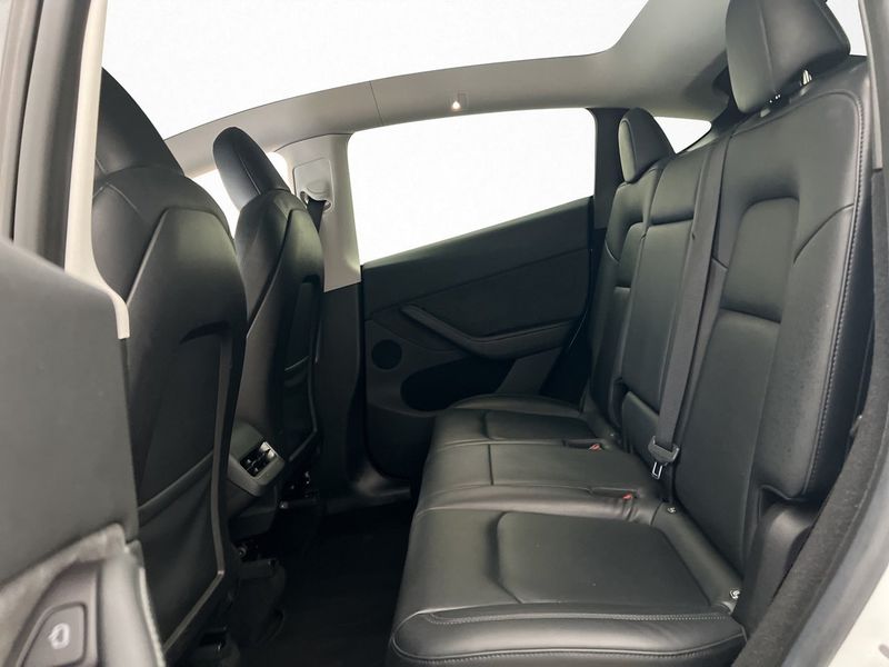 Tesla Model Y bild 17