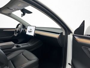 Tesla Model Y bild 16